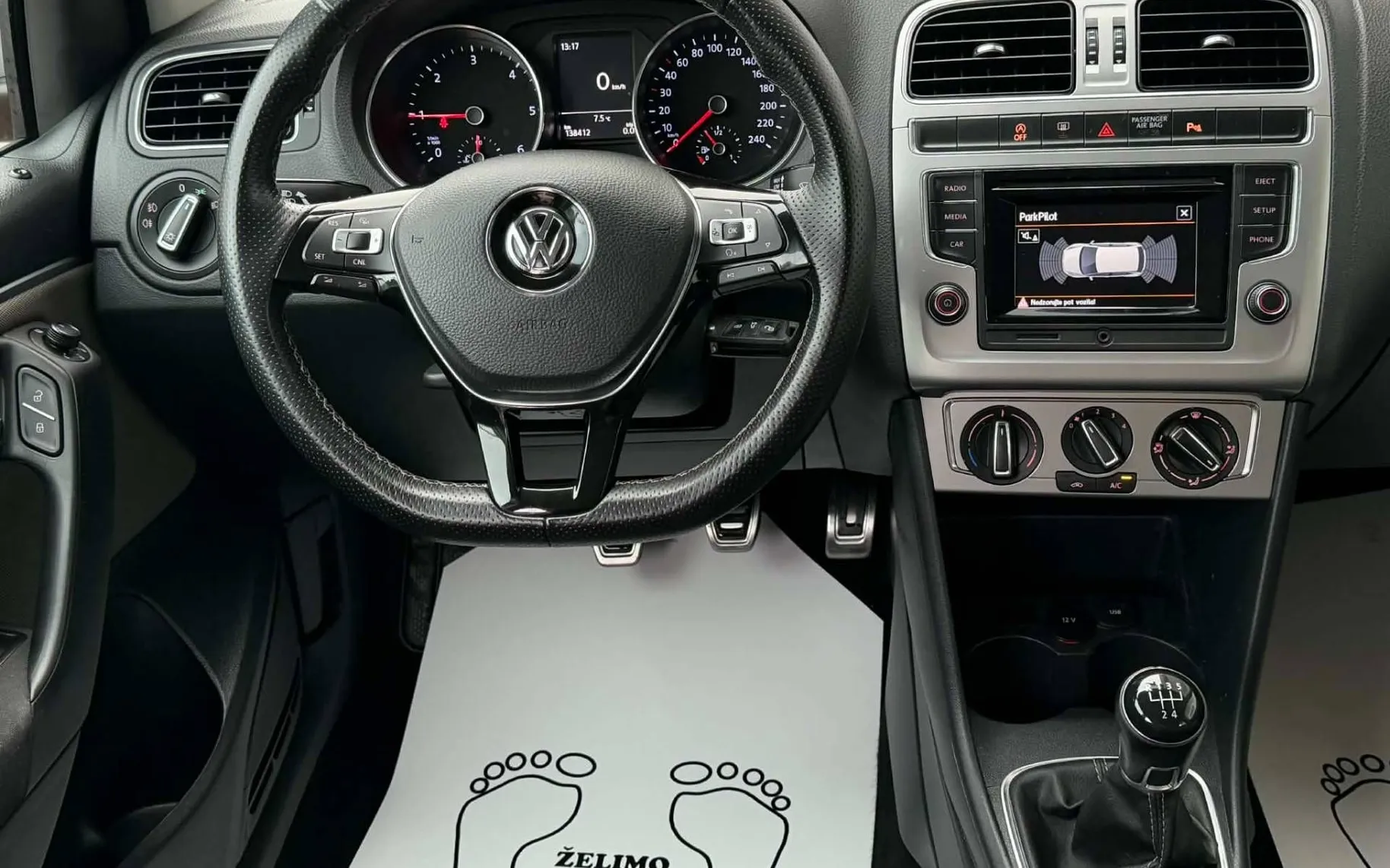 Notranja slika - Volkswagen CrossPolo - 1.4 TDI•PDC SENZORJI•TEMPOMAT•138.000KM•ODLIČEN• - 9