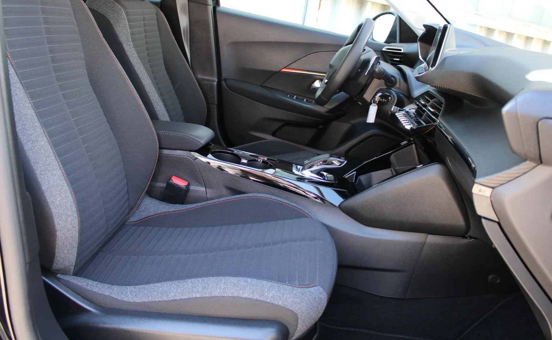 Zunanja slika - Peugeot 2008 - 1.2 PureTech 130 S S Active Pack Avt. - 13