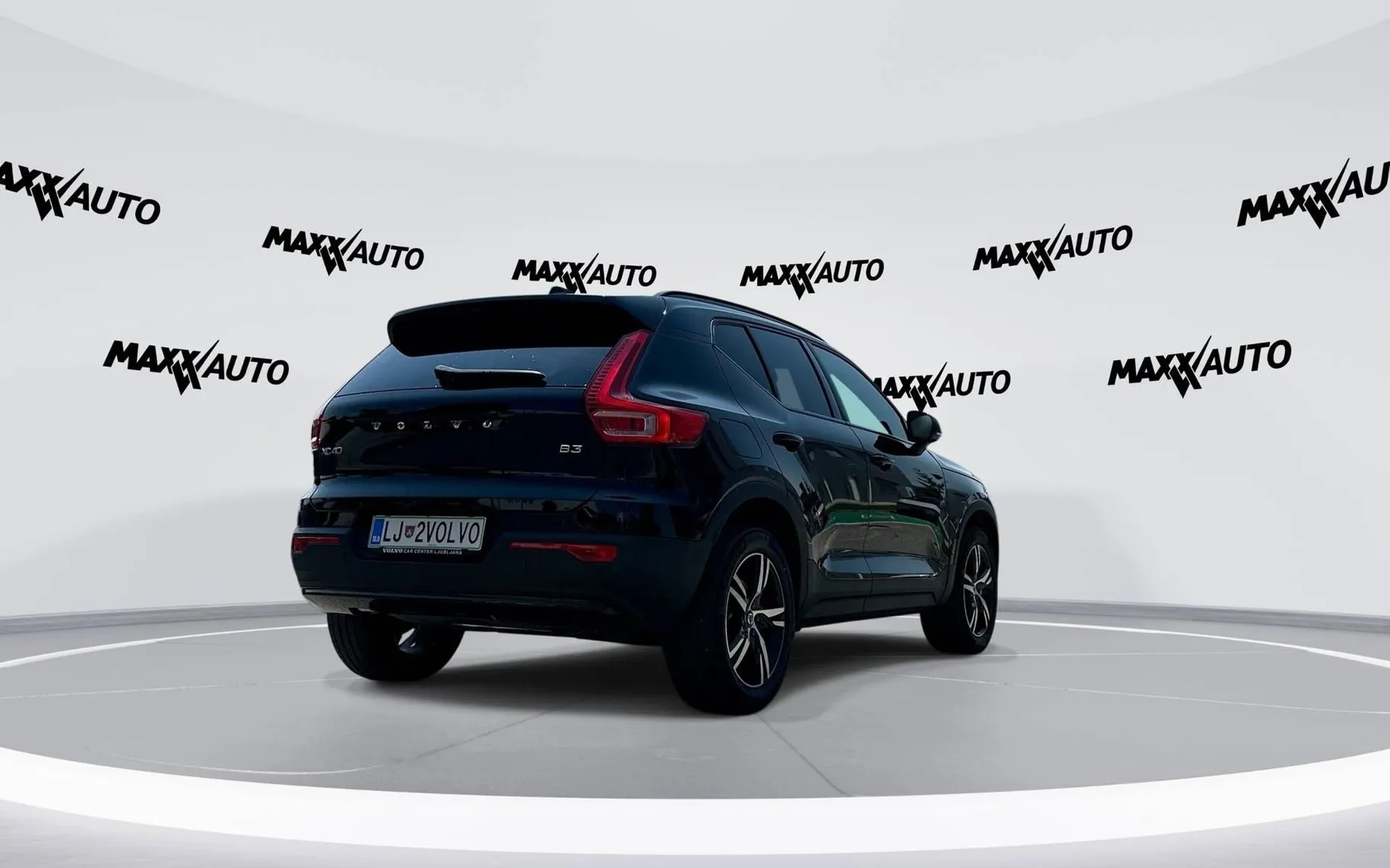 Zunanja slika - Volvo XC40 - B3 P Plus Dark Avt. - 5