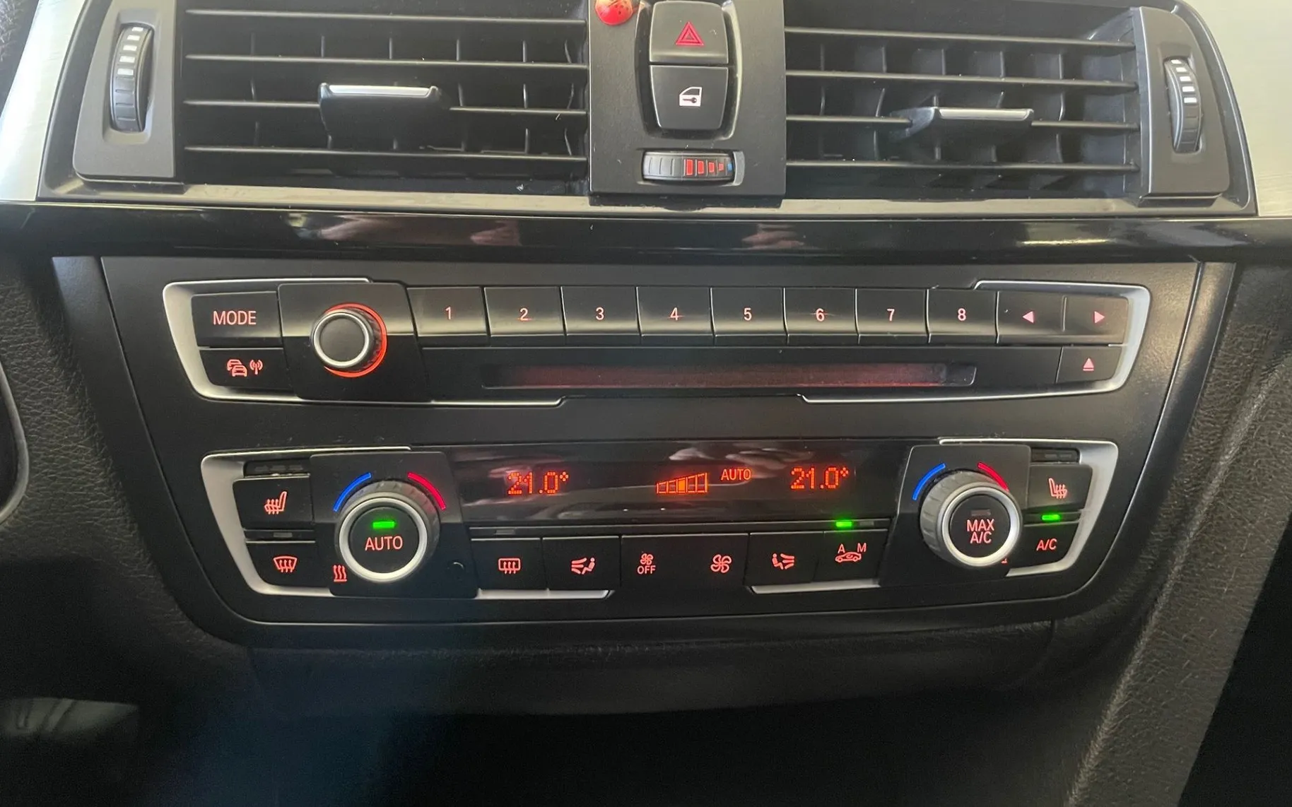 Zunanja slika - BMW Serija 3 - Gran Turismo: 320d SPORT LINE NAVI.XSENON.PDC. OGR. SEDE - 10