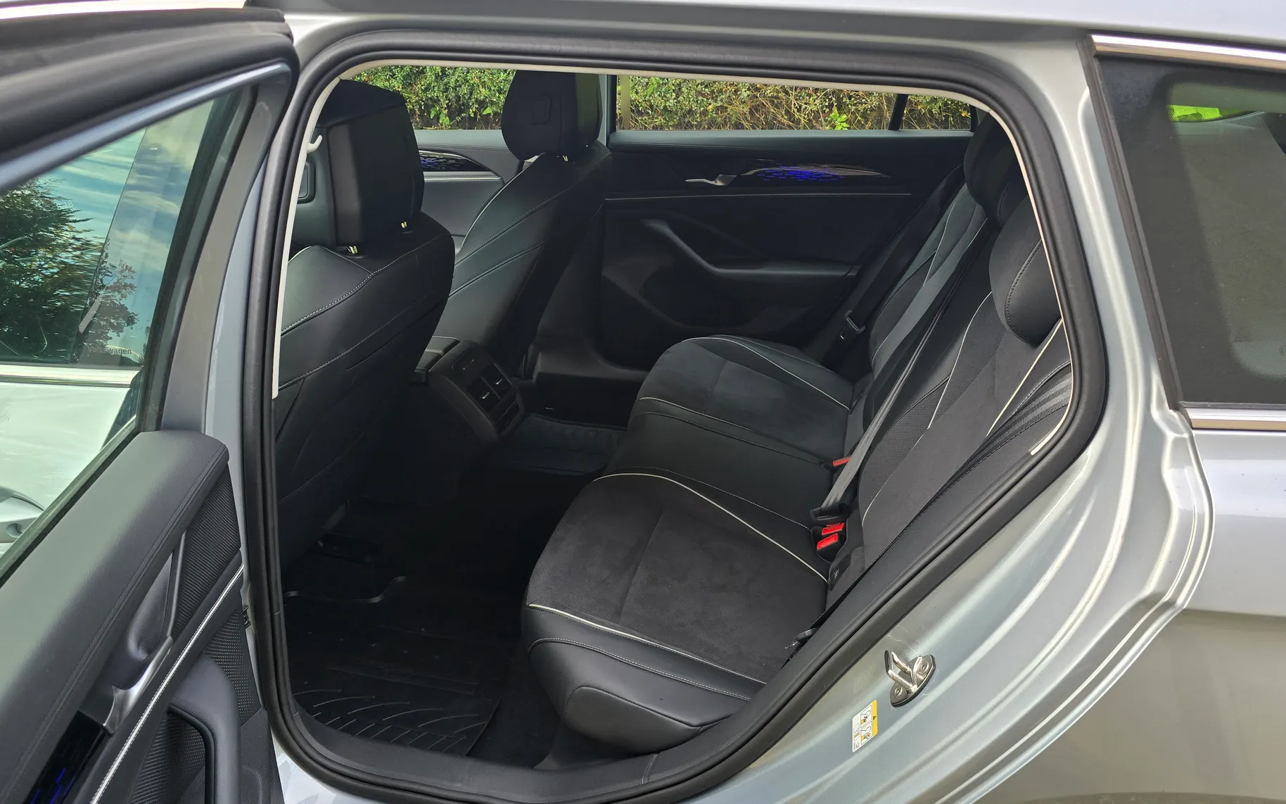 Notranja slika - Volkswagen Passat - Variant 2,0 TDI BMT Business DSG - 6
