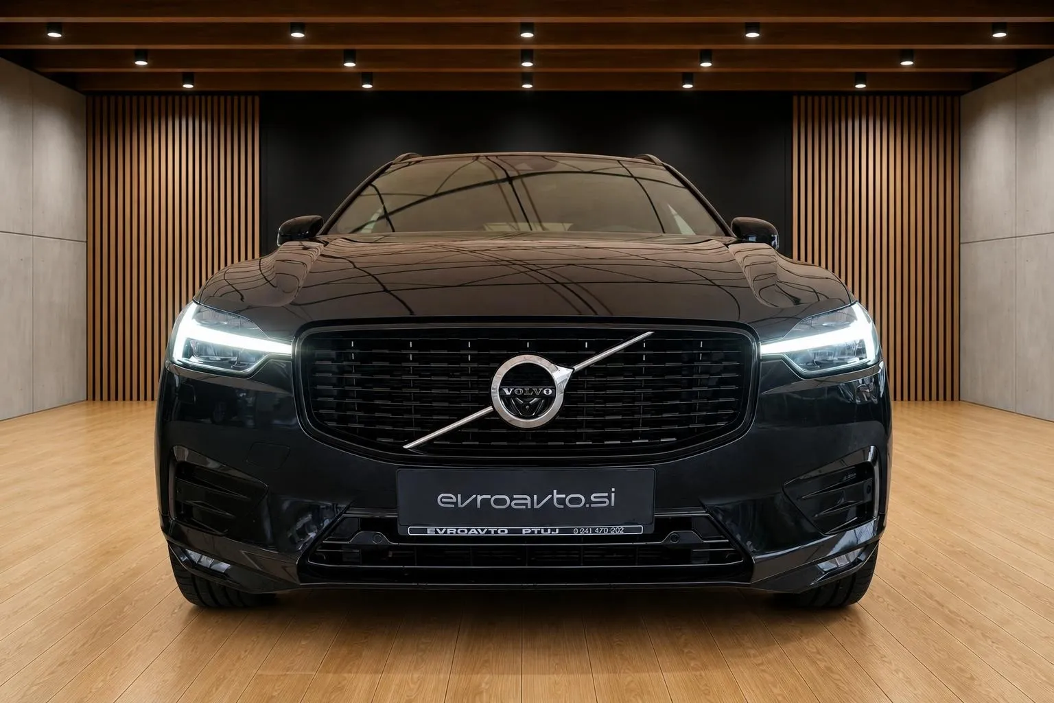 Zunanja slika - Volvo XC60 - B4D R-Design Avt.-Head-up zaslon  HUD -360-Radar - 1