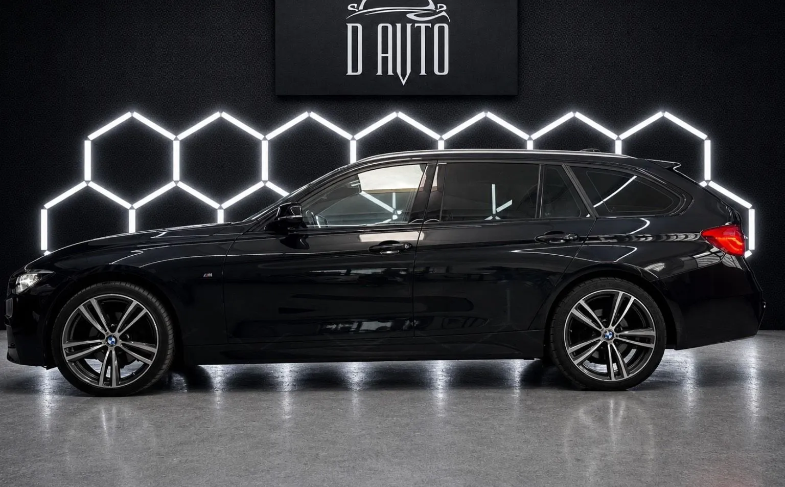 Zunanja slika - BMW serija 3 Touring: - serija 3  320d xDrive M Sport KAMERA+HUD+KEYLESS - 4
