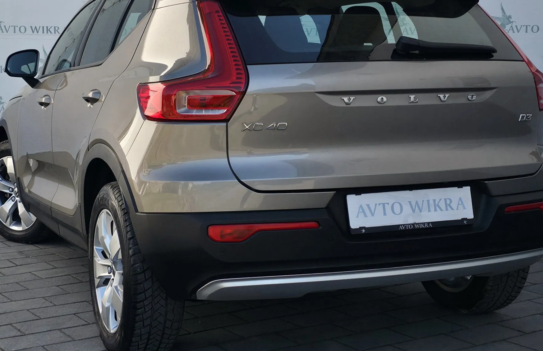 Zunanja slika - Volvo XC40 - D3 Momentum Pro FULLED•LANE•VIRTUAL•GRETJE•KEYLESS - 3