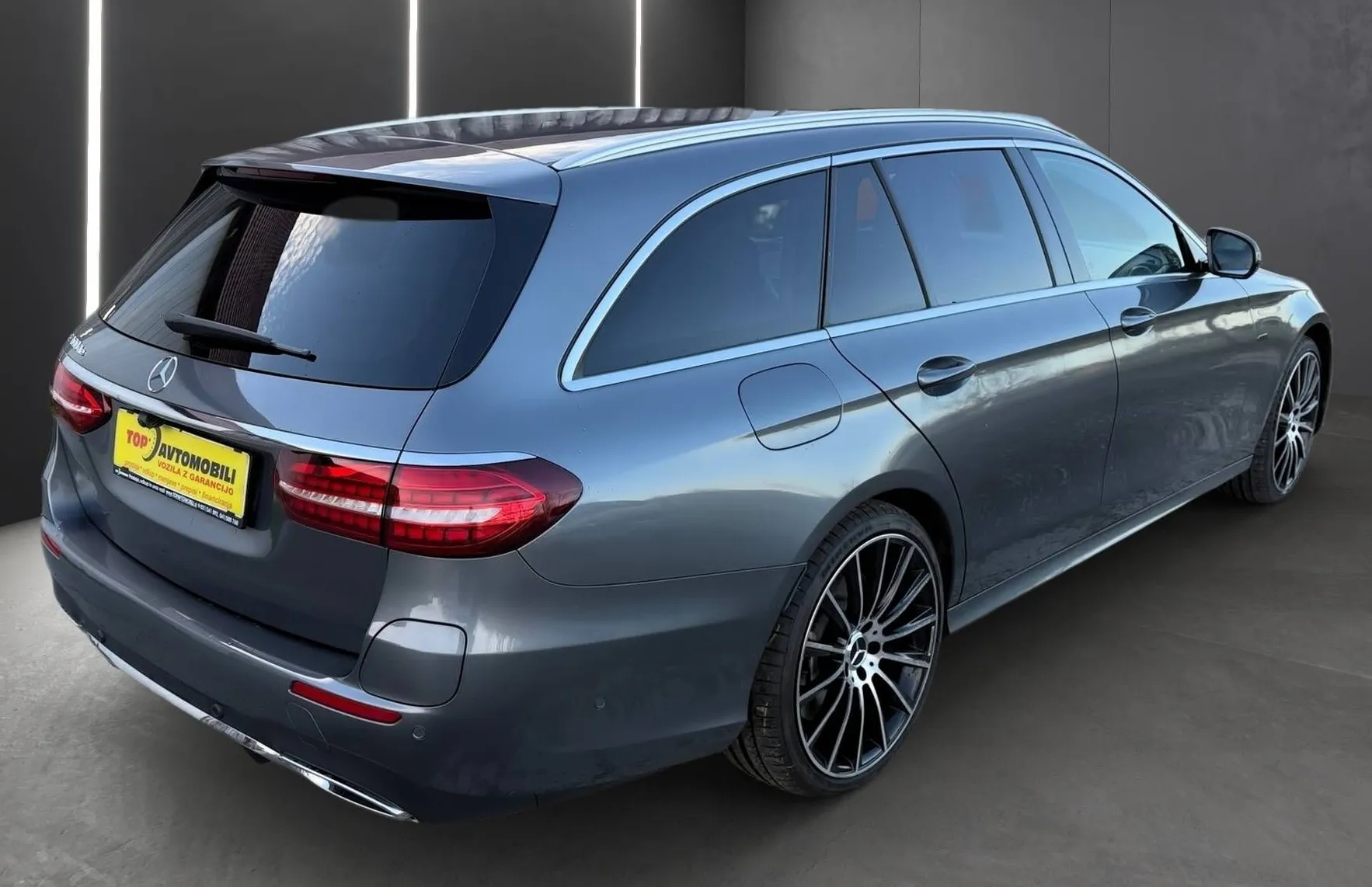 Zunanja slika - Mercedes-Benz E-Razred - 300 de 4MATIC AMG LINE LED DISTRONIC KAM USNJE T - 7