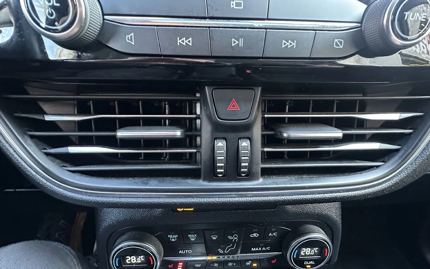 Zunanja slika - Ford Kuga - TitaniumX 2.0 EcoBlue 140kW.NEMŠKI+4ALU.KAMERA.4X4 - 12