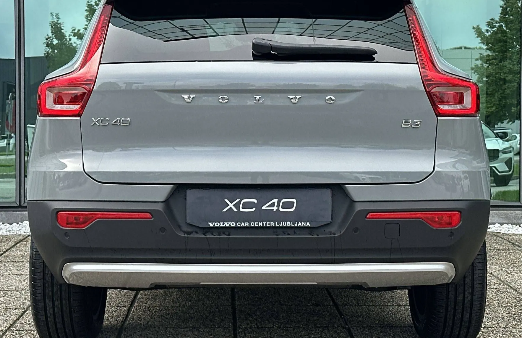 Zunanja slika - Volvo XC40 - B3 P Core AT DCT 3 leta garancije + 3 servisi - 6