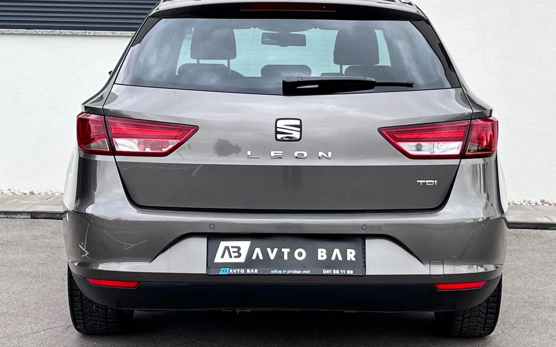 Notranja slika - Seat Leon - 1.6 TDI+SLO+ALU+NAVI+PDC+LED... - 8