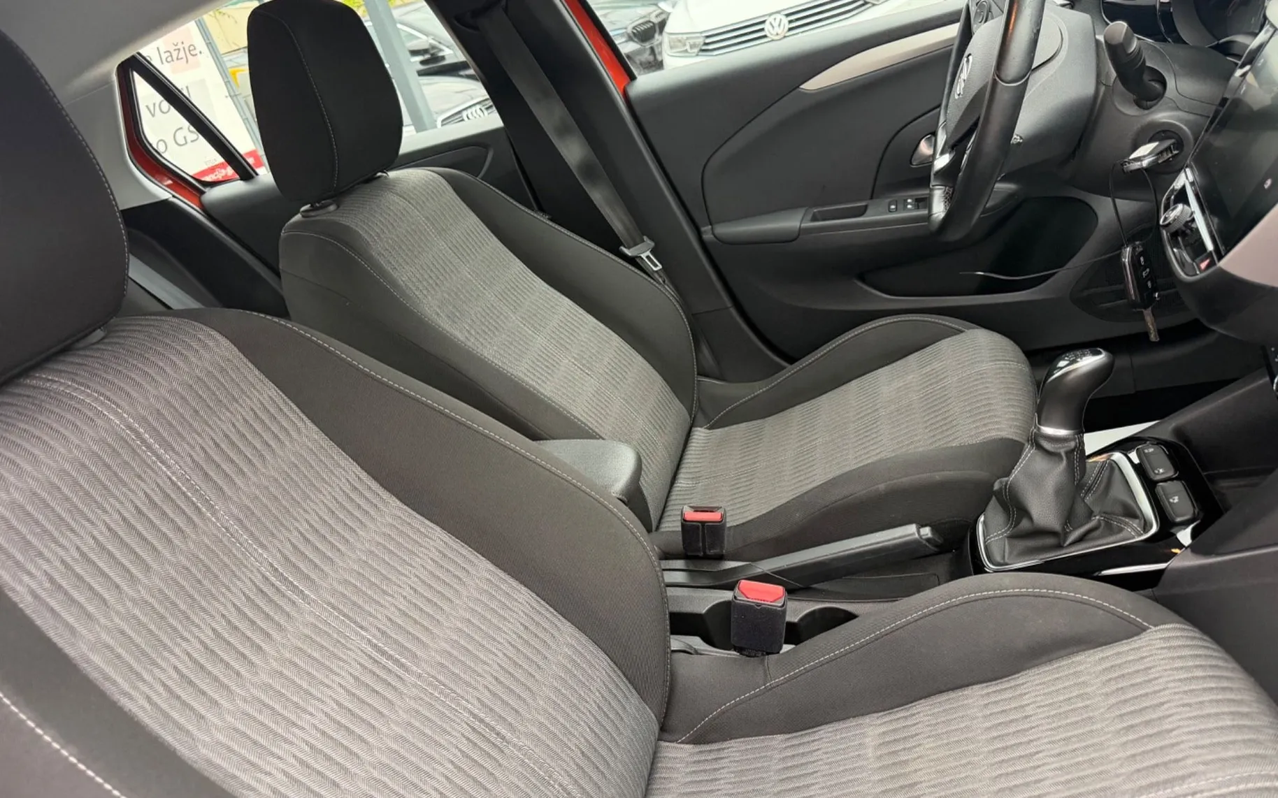 Notranja slika - Opel Corsa - 1.2 F- Edition Navi Pdc - 10