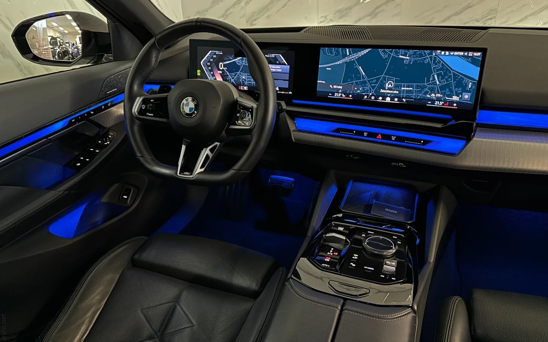 Notranja slika - BMW serija 5 Touring: - 20d|M-Pro|IconicG|Hlajenje|360K|Harman|HUD|Mem PUD - 11