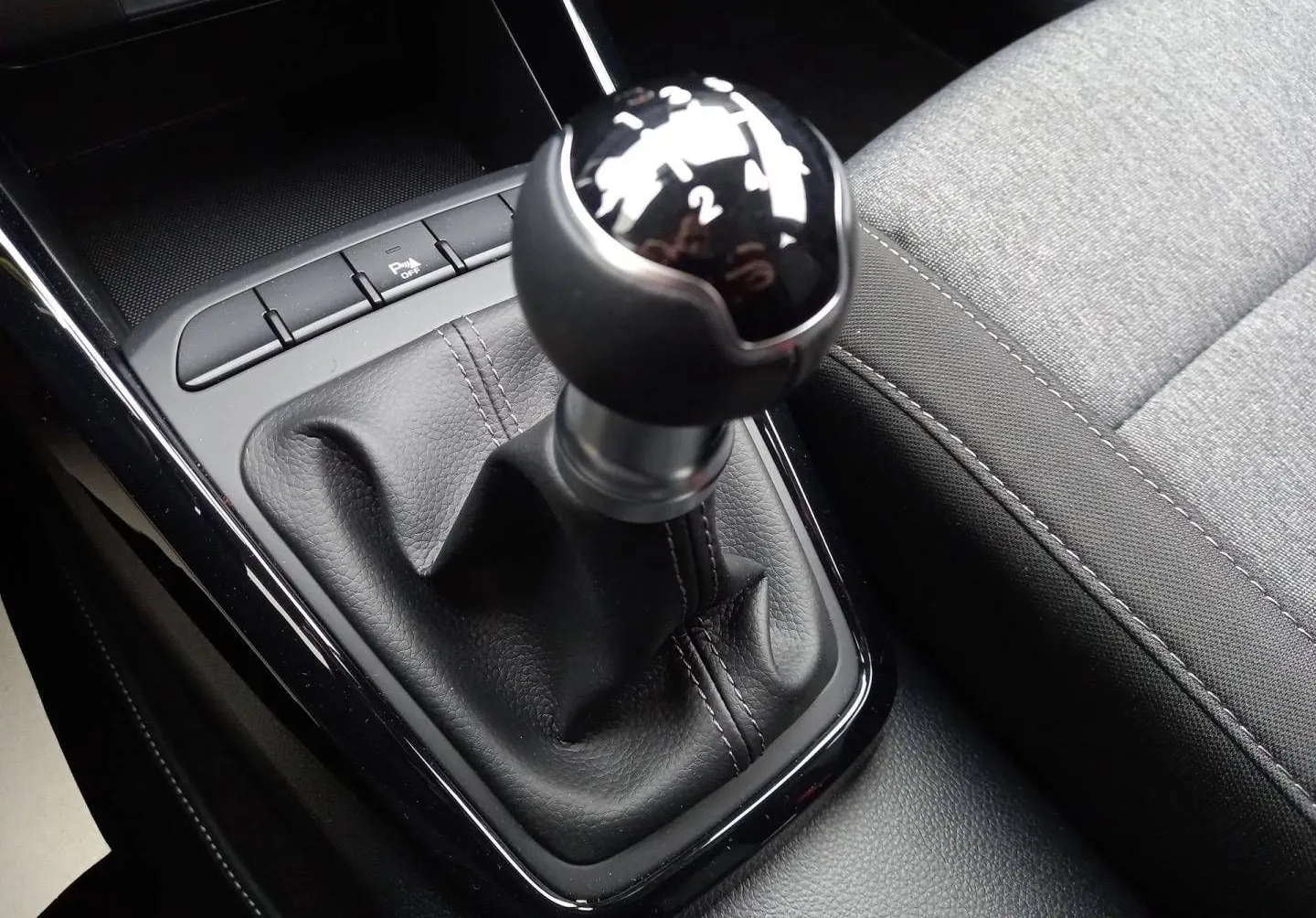 Notranja slika - KIA Stonic - 1.2 DPI LX Urban + MT5 - 19