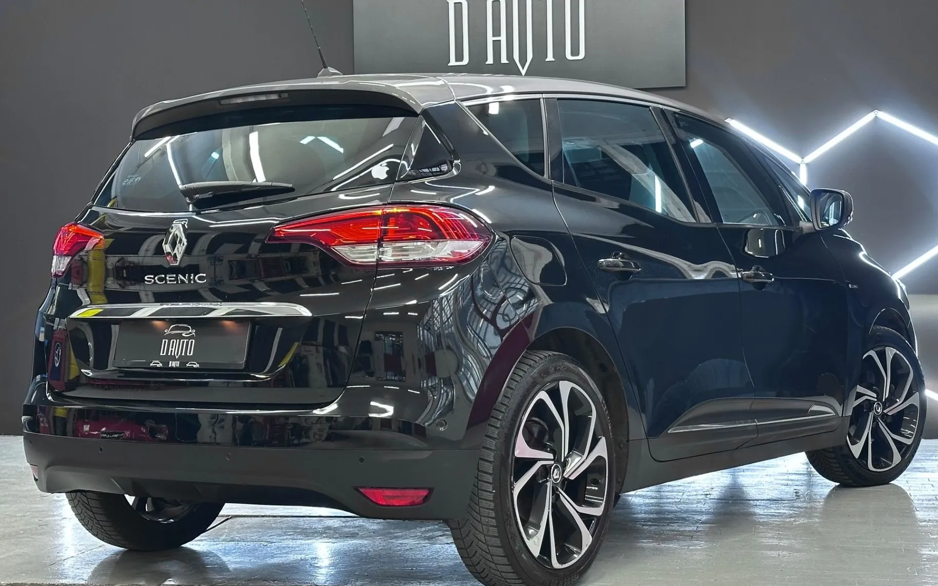 Notranja slika - Renault Scenic - Scénic dCi 130 Energy Bose-LED-HUD-KAMERA-NAVI-2 - 20