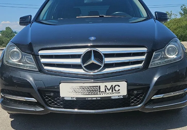 Zunanja slika - Mercedes-Benz C-Razred - 220 CDI 170ks °AVANTGARDE° °XENON° °2x PDC° - 2