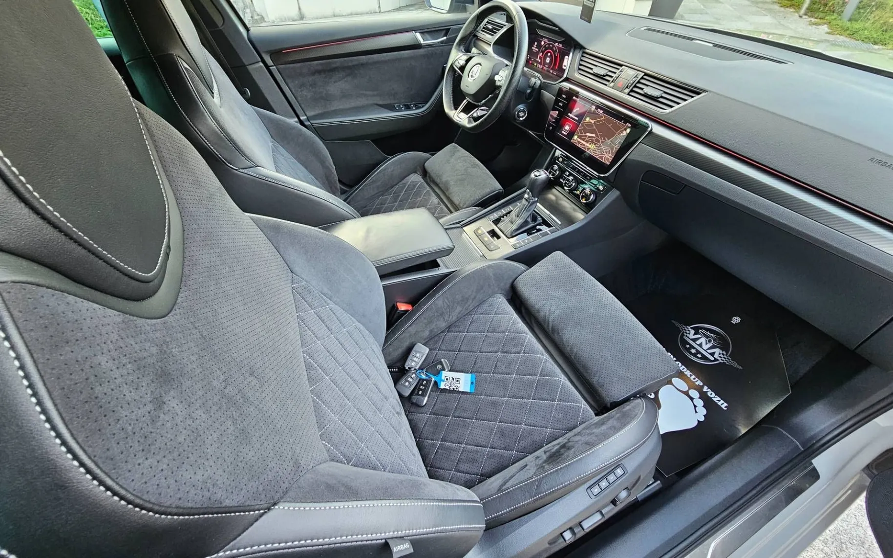 Notranja slika - Škoda Superb - Combi 4x4 2.0 TSI Sportline DSG |VIRTUAL|WEBASTO| - 9