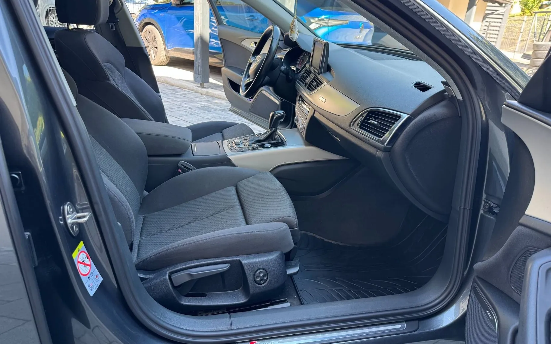 Notranja slika - Audi A6 Avant - 3.0 TDI quattro -S LINE-PANORAMA-ZRAČNO-MATRIX- - 9