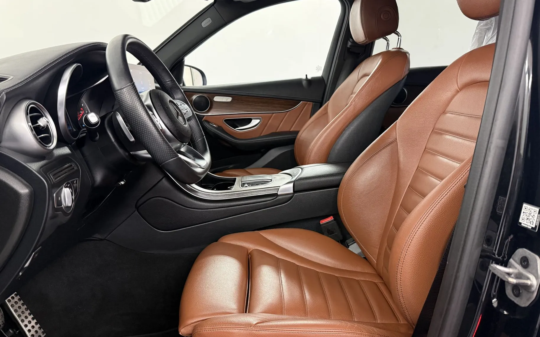 Notranja slika - Mercedes-Benz GLC-Razred - GLC 300 e 4MATIC AMG.NEMŠKI+4ALU.USNJE.LED.KAMERA - 10