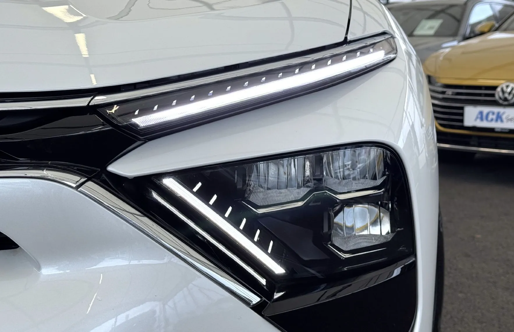 Zunanja slika - Citroën C5 X - Shine 1.6 AUT. SLO 1.Lastnik KAMERA-LED-USNJE - 3