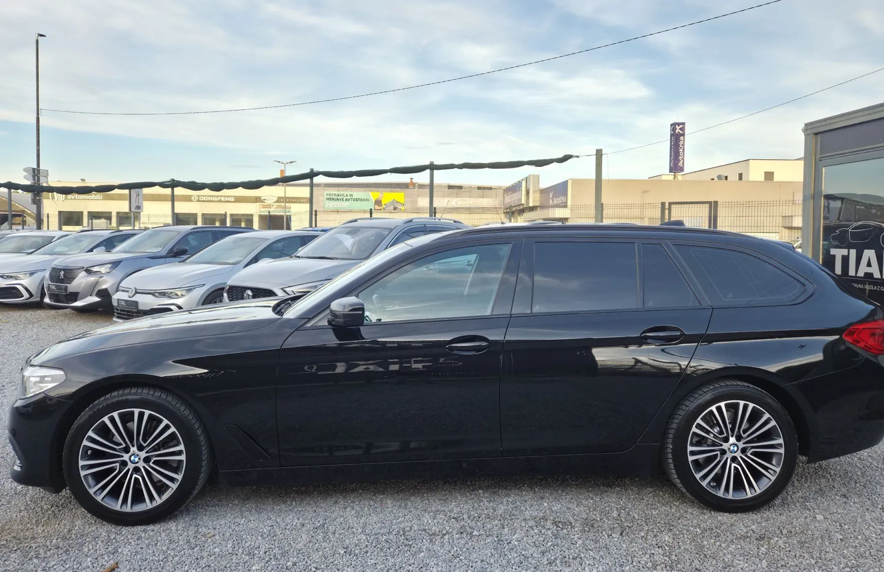 Zunanja slika - BMW Serija 5 - Touring: 520d Touring Avt. - 4