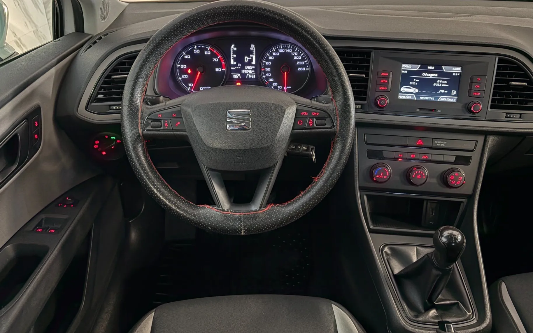 Notranja slika - Seat Leon - 1.2 TSI     - Slovensko poreklo - - 9