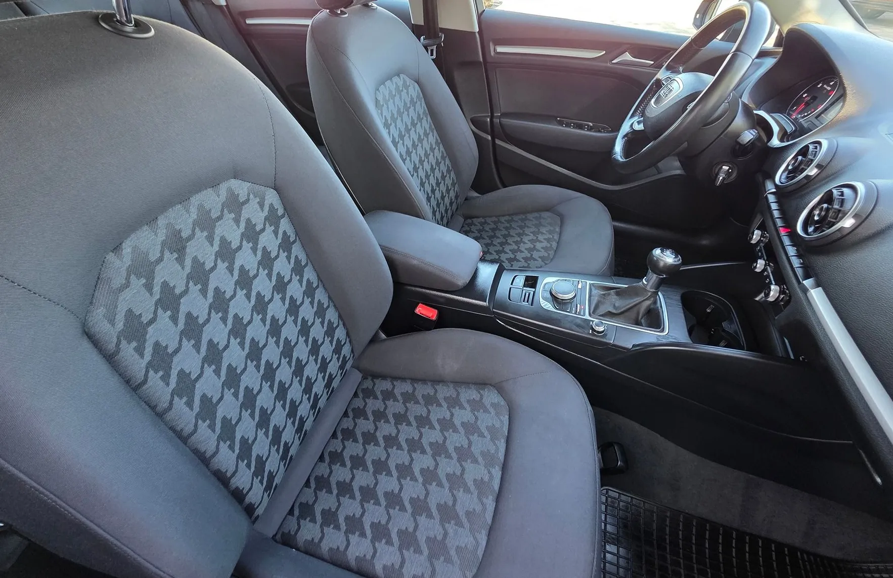 Zunanja slika - Audi A3 - SPORTBACK 1.6 TDI ALU PLATIŠČA-KLIMA-NAVI - 13