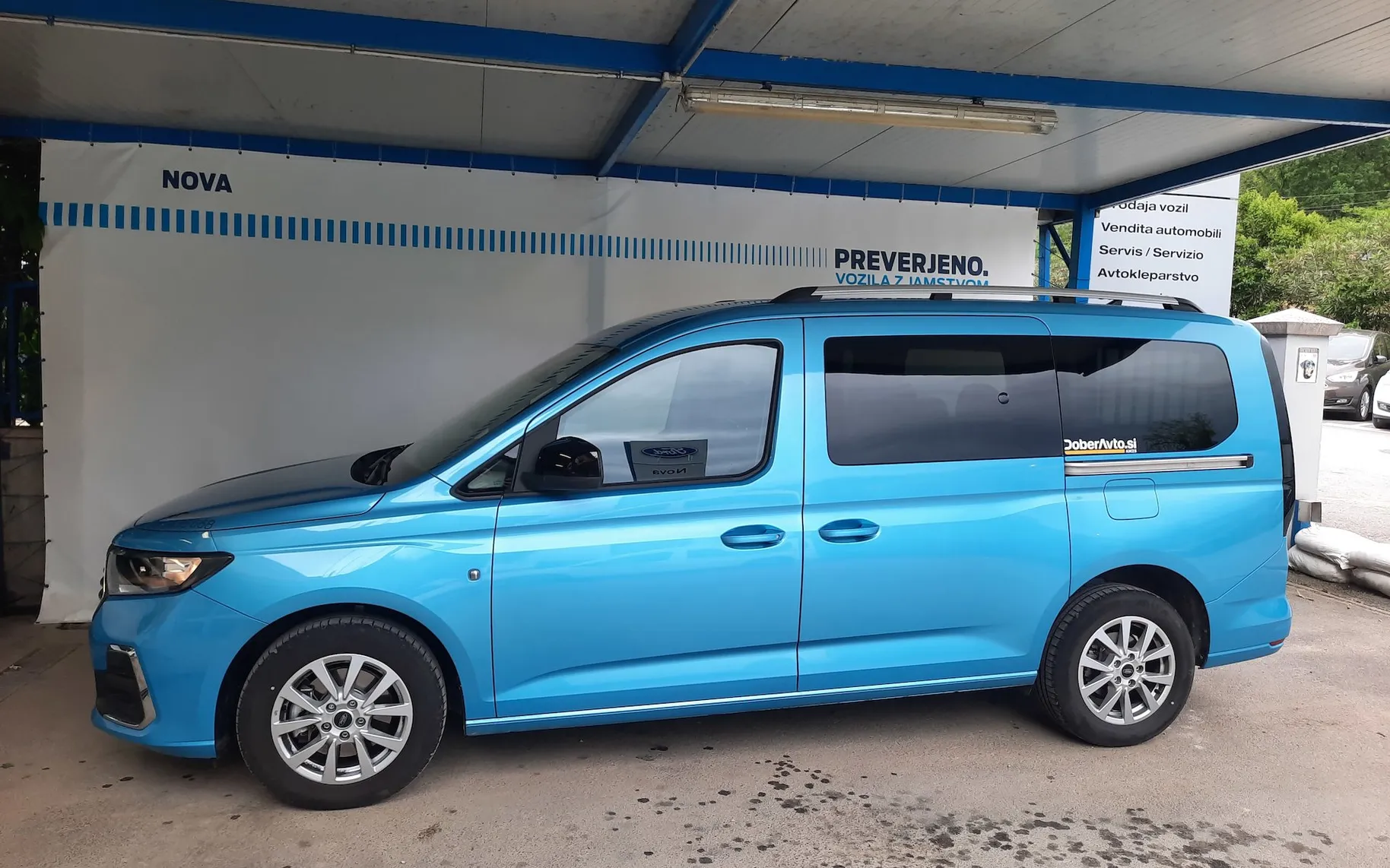 Zunanja slika - Ford Tourneo Connect - 1.5 EcoBoost 114 KM  M6. TITANIUM L2 - 3