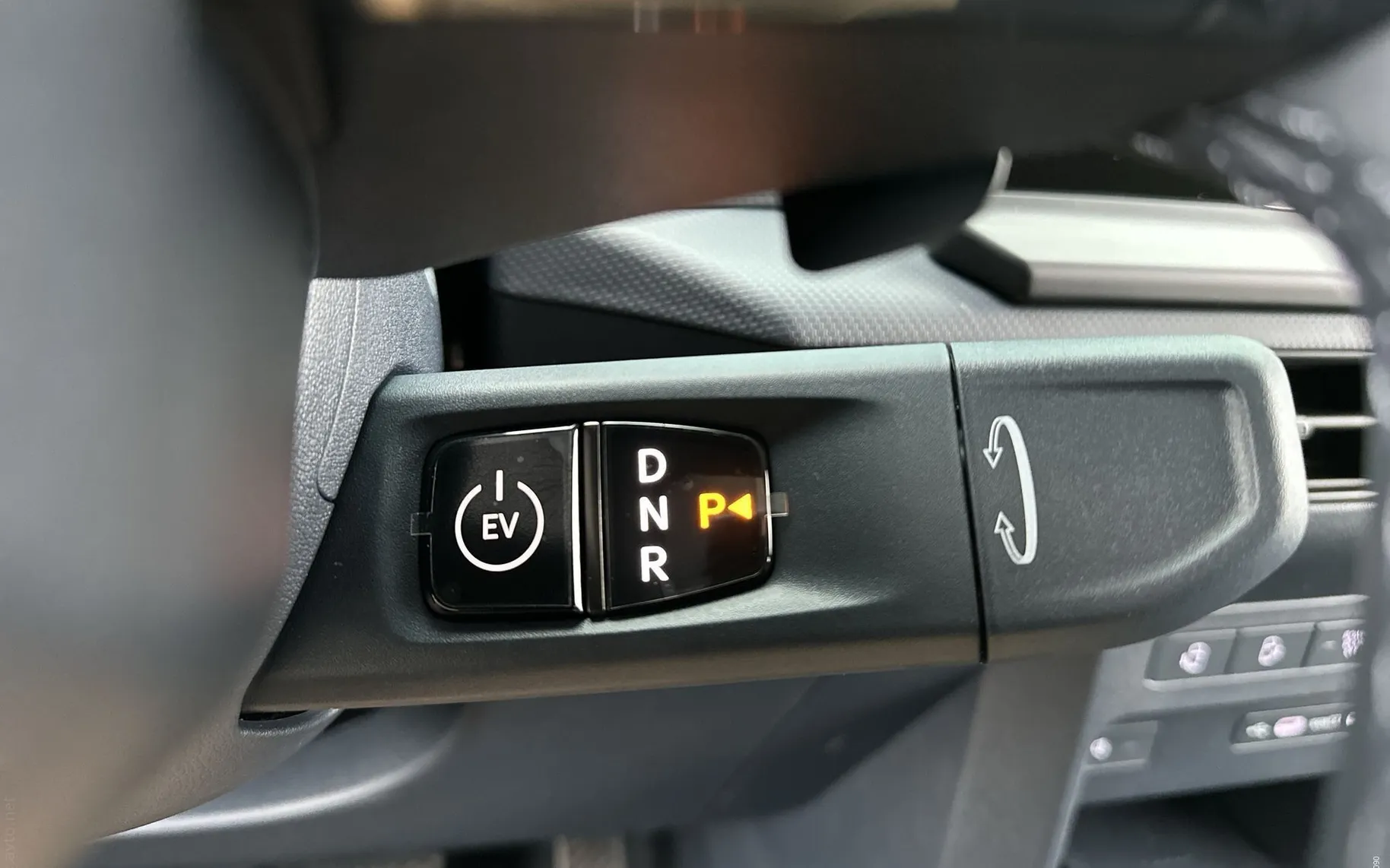 Notranja slika - KIA PV5 - 71.2 kWh baterija 120 kW 163 KS  Quantum - 19