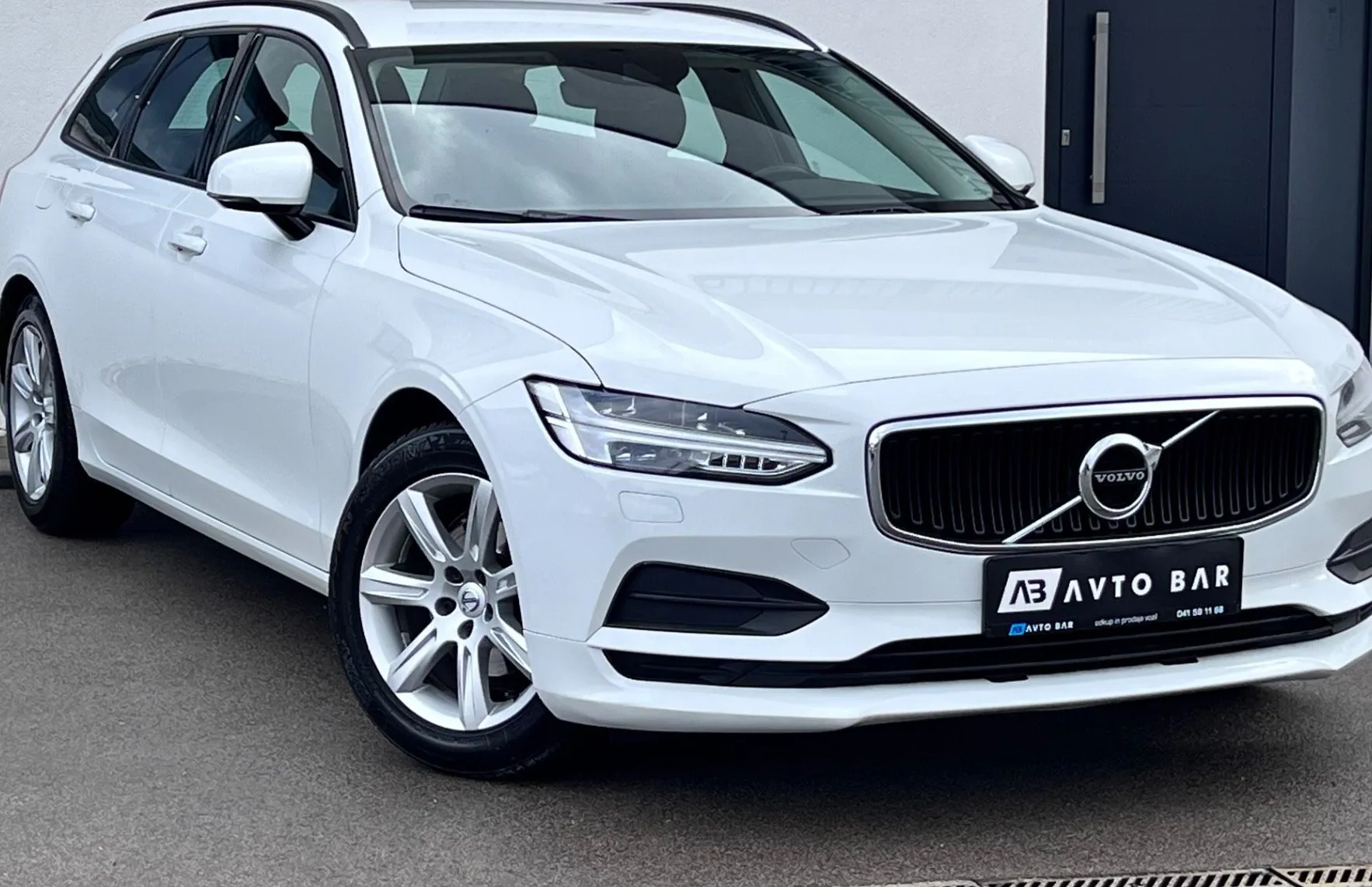Zunanja slika - Volvo V90 - 2.0D+ACC+FULL LED++NAVI+PDC+KLJUKA+NOVE PNEVMATI.. - 3