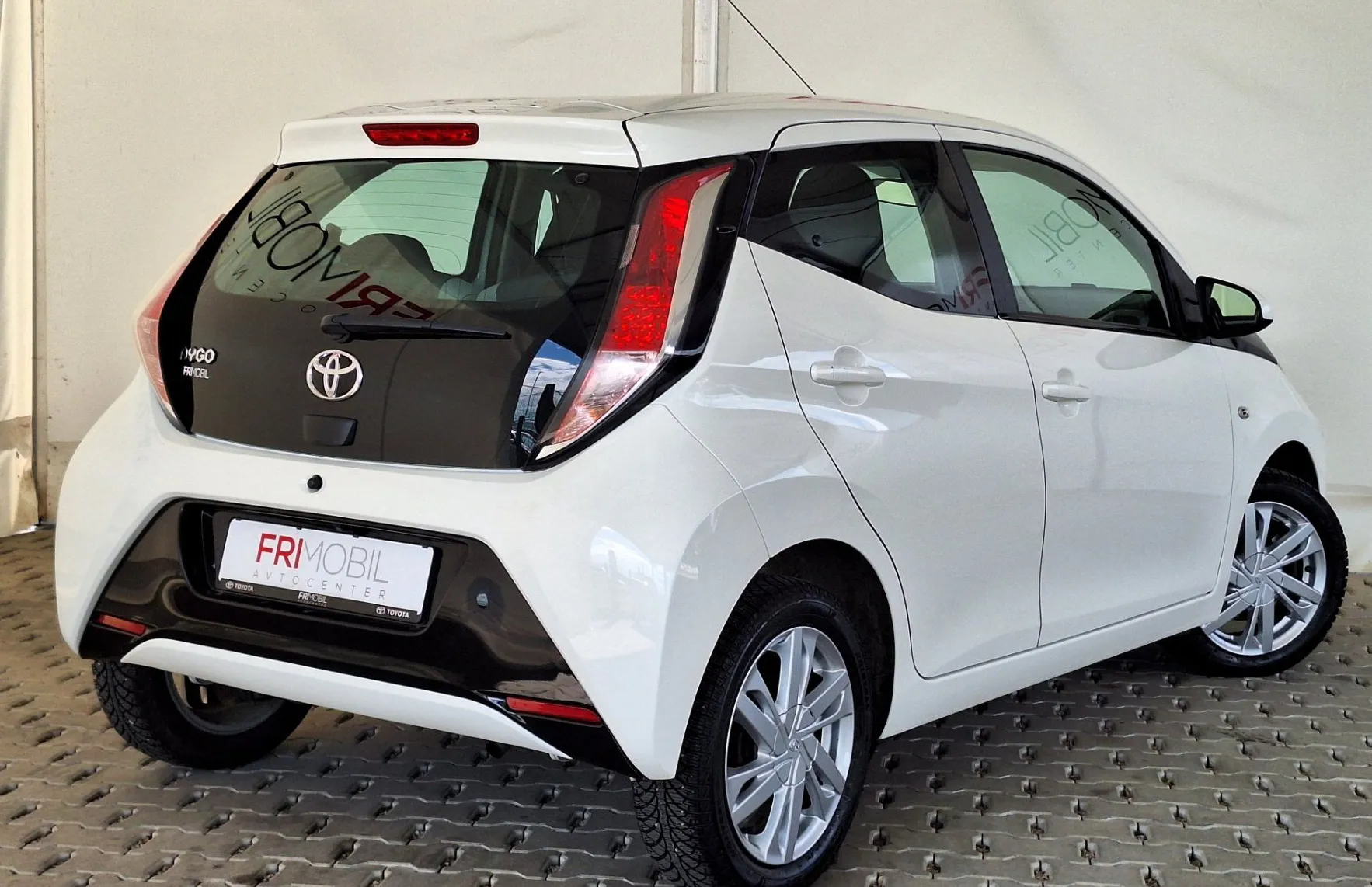 Zunanja slika - Toyota Aygo - 1.0 VVT-i x-play Touch Alloys - 3