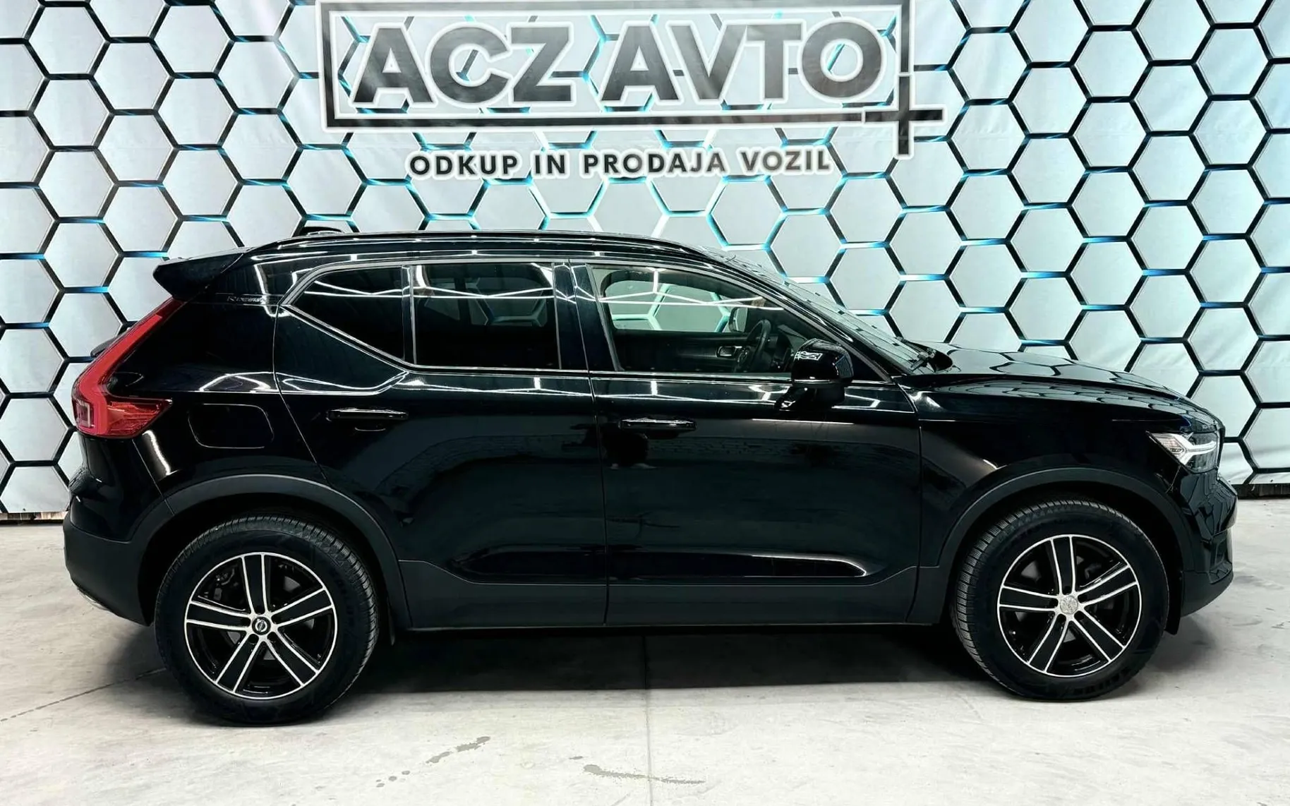 Zunanja slika - Volvo XC40 - 2.0D•4X4•AUT•R DESIGN•LED•KAMERA•NAVI•ACC•HARMAN• - 5