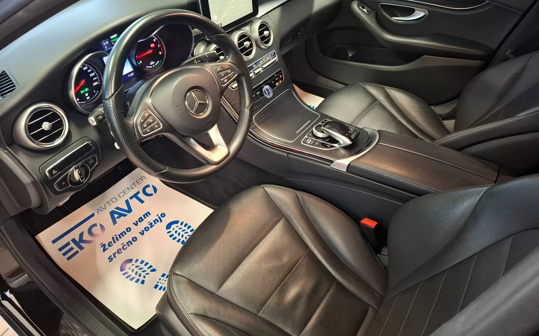 Notranja slika - Mercedes-Benz C-Razred - C 350 e EXCLUSIVE-SLO-1LASTNIK-KOT NOV - 8