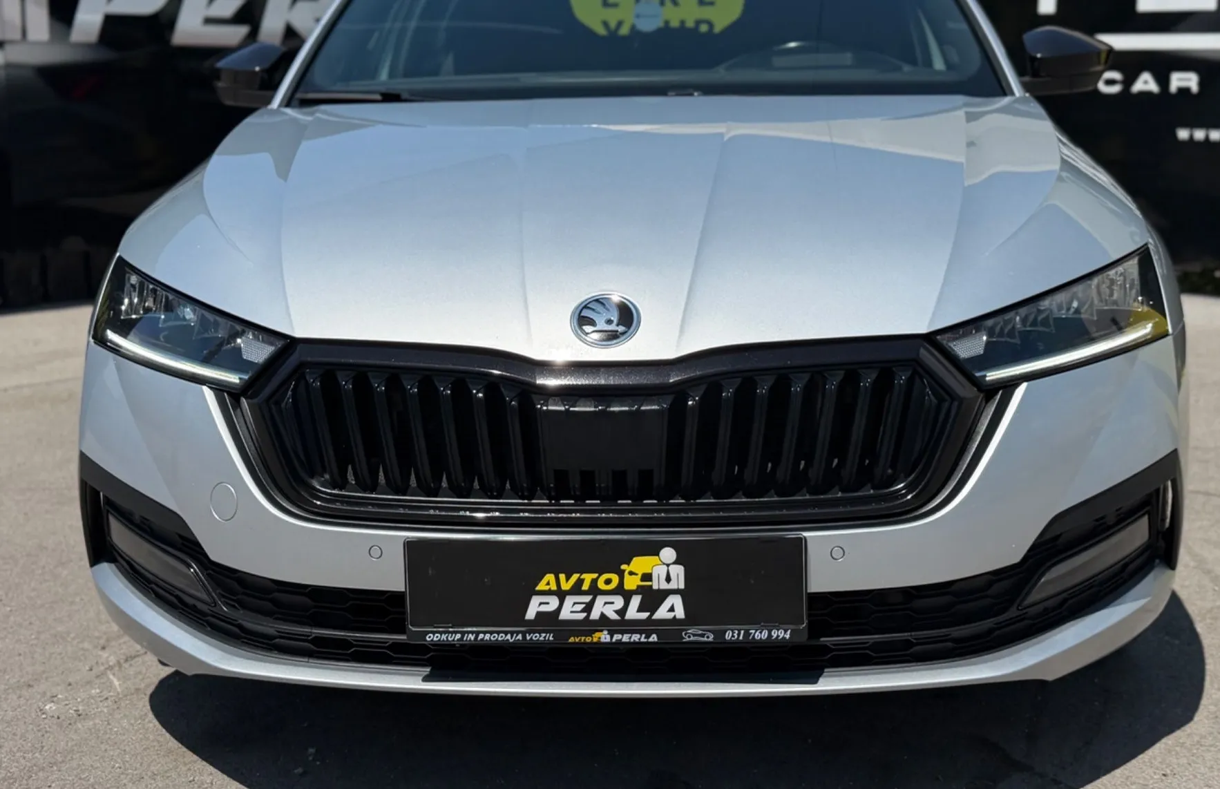 Zunanja slika - Škoda Octavia - 4x4 2.0 TDI Sportline DSG-WEBASTO-HEAD UP-ALU 18 - 2