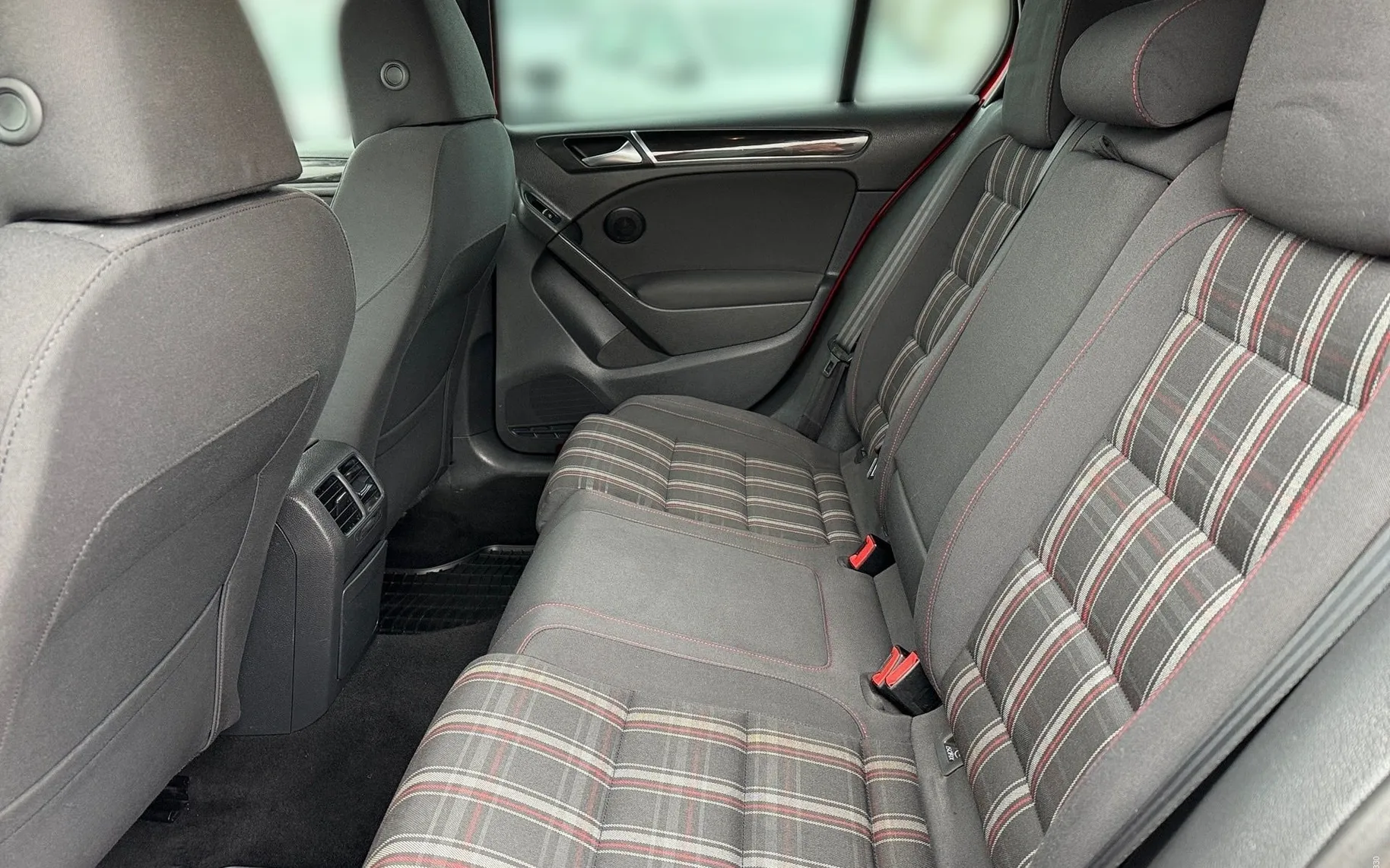 Notranja slika - Volkswagen Golf - 2.0 TSI GTI 155  210 ... - 11