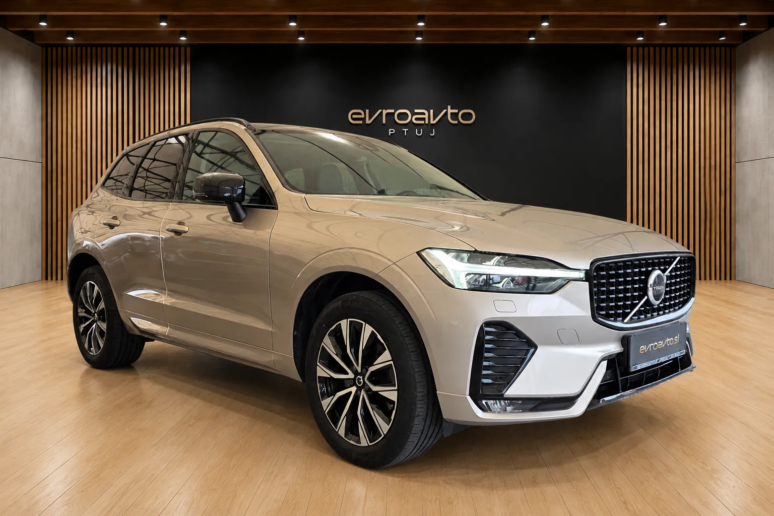 Zunanja slika - Volvo XC60 - B4D AWD Plus Dark Avt.1. lastnik. SLO poreklo - 3