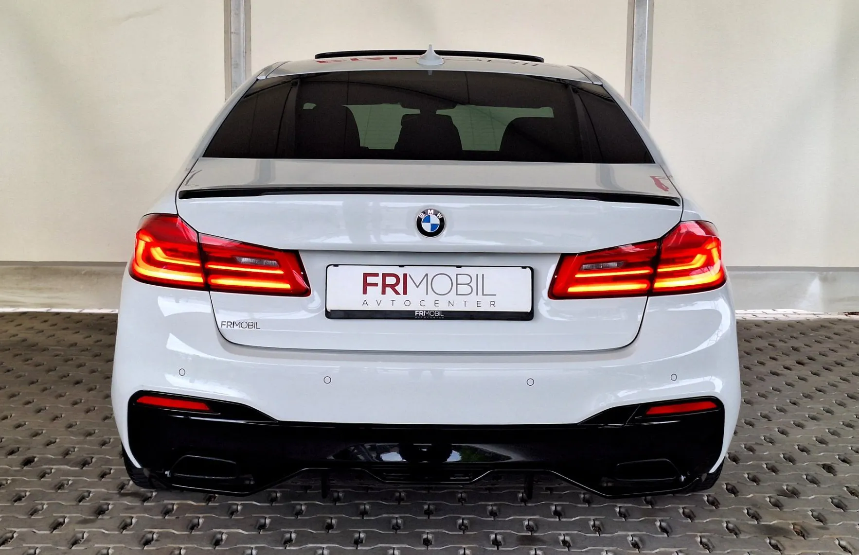 Zunanja slika - BMW Serija 5 - : 520d M-Performance•PANO•AMBIENT•ADAPTIVE LED• - 7