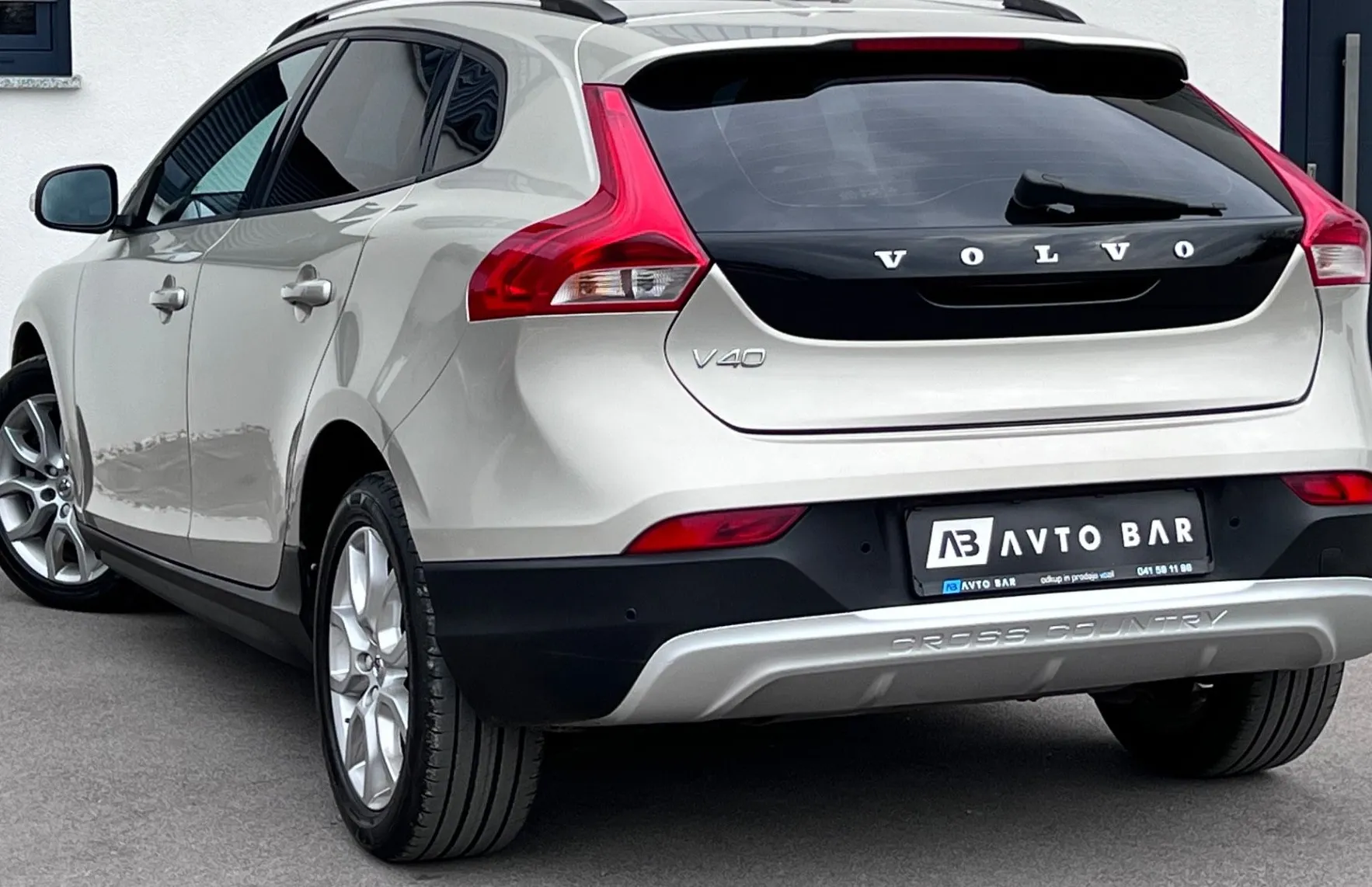 Zunanja slika - Volvo V40 Cross Country - 2.0TD+NAV+VIRTUAL+PDC+ALU - 6