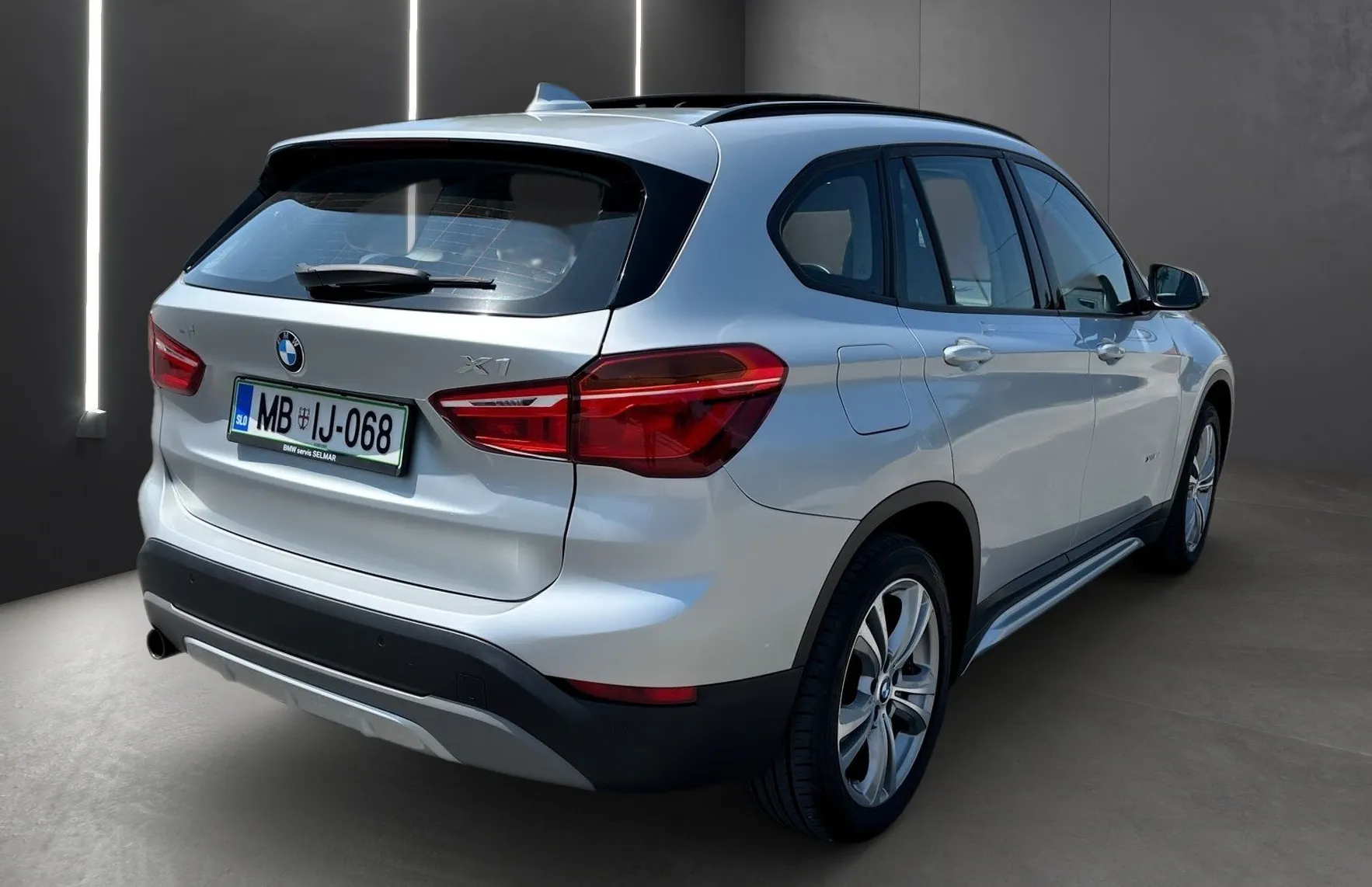 Zunanja slika - BMW X1 - serija : xDrive18d SPORT LINE FUL LED NAVI ACC HUD PDC PANO - 8