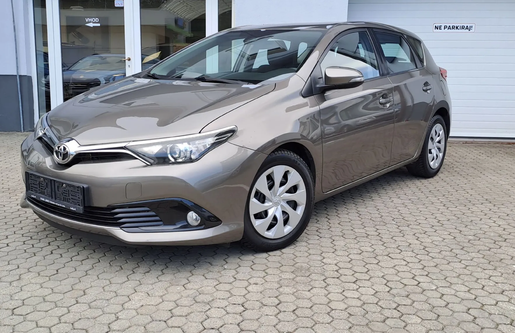 Zunanja slika - Toyota Auris - TS 1.6 D-4D Luna - 1
