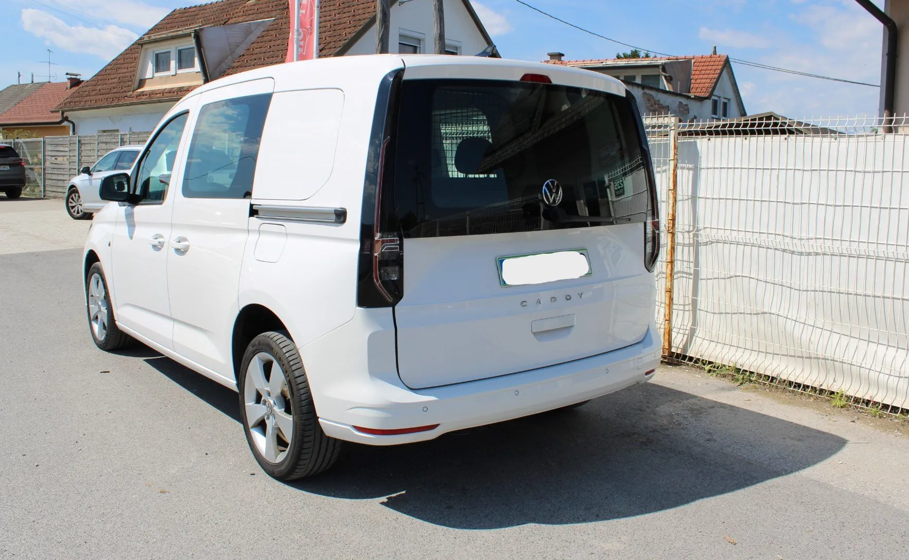 Zunanja slika - Volkswagen Caddy - 2.0 TDI Life-N1-ODBITEK DDV-PDC - 4