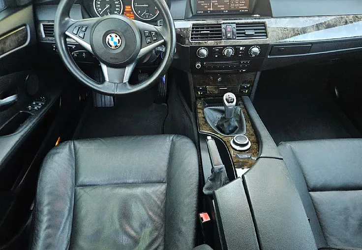 Zunanja slika - BMW Serija 5 - Touring: 520d 177ks °PANORAMA° °XENON° °17-COL° - 9
