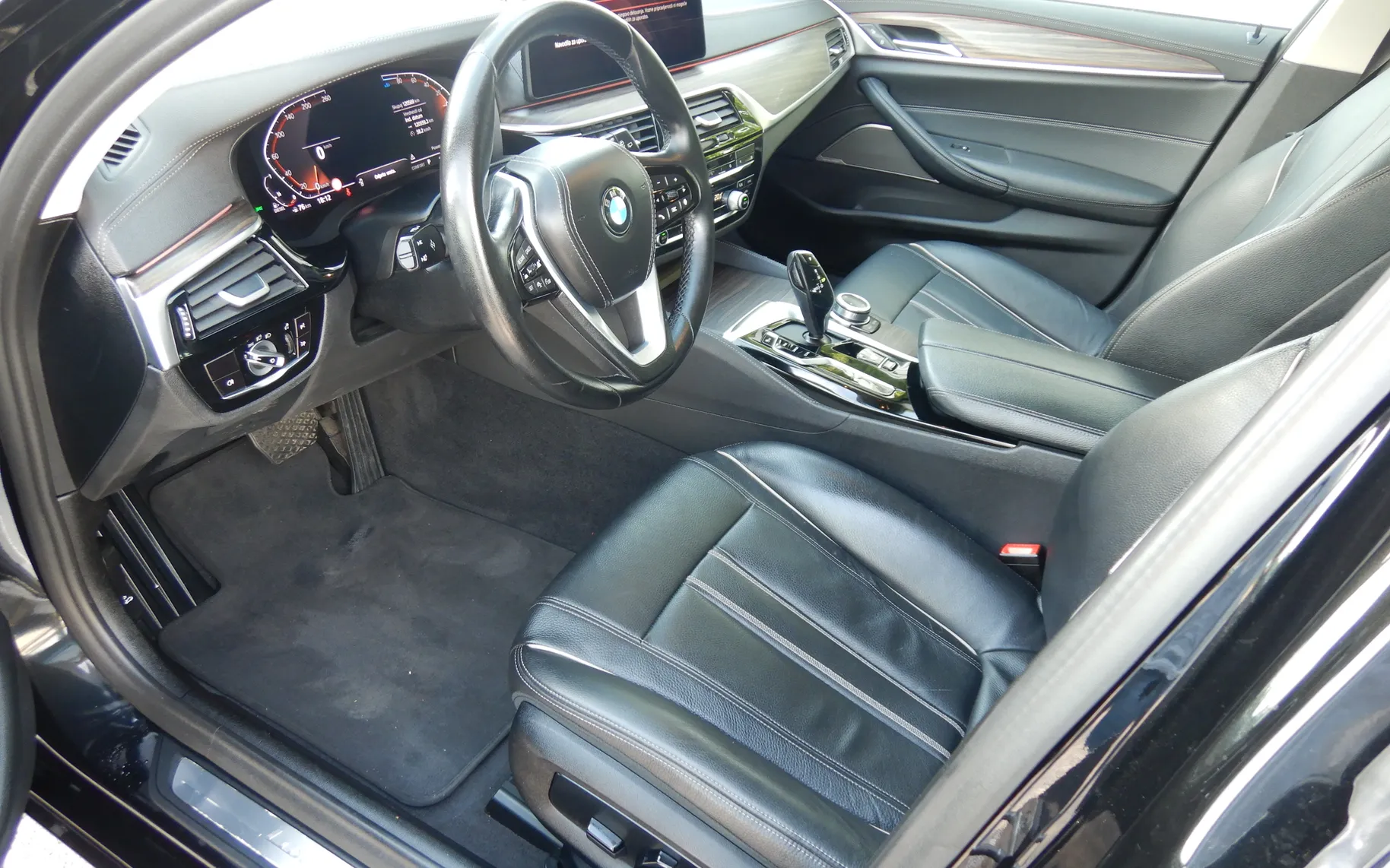 Notranja slika - BMW Serija 5 - 520d xDrive Touring Avt. - 7