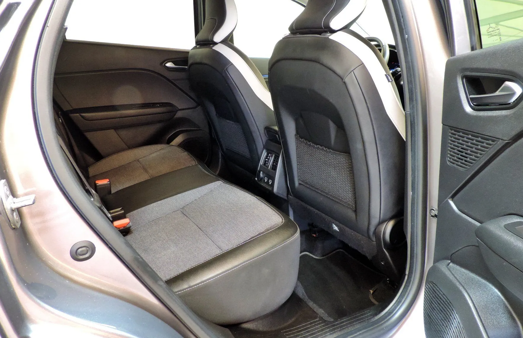 Zunanja slika - Renault Captur - TCe 90 Techno LED-KAMERA-KEYLESS - 12