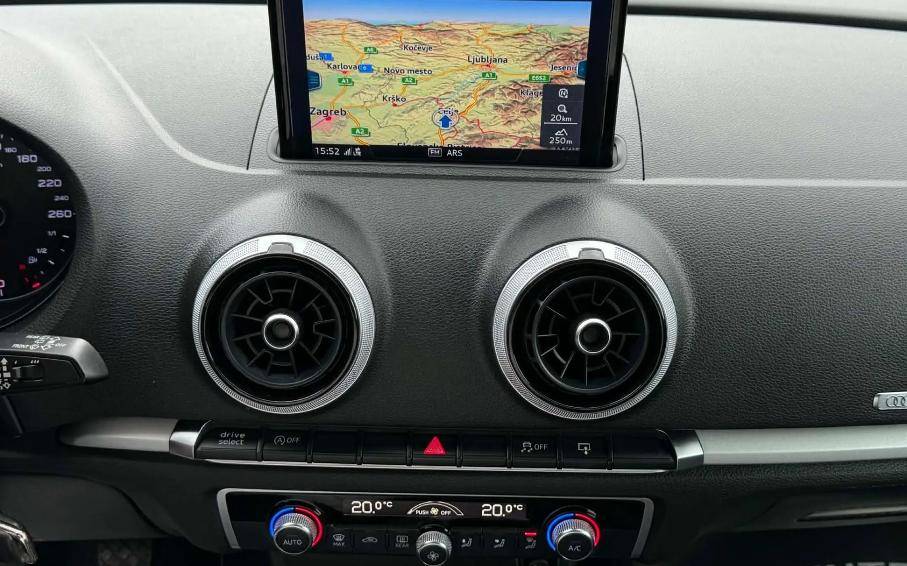 Notranja slika - Audi A3 - 1.6 TDI-NAVI-XENON+LED-LIZING ZA TUJCE-ODLIČEN-... - 10