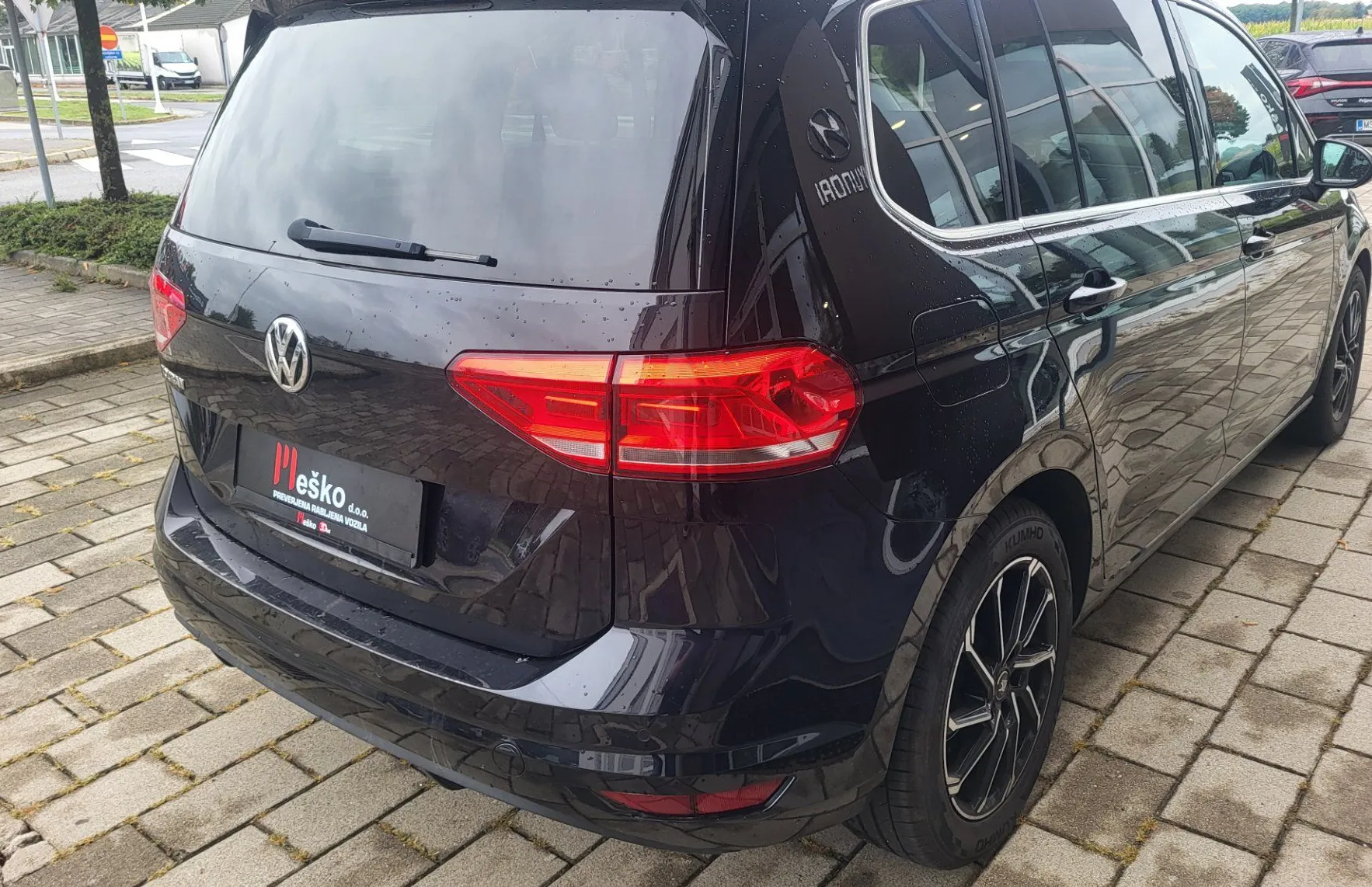 Zunanja slika - Volkswagen Touran - 2.0 TDI DSG 7 sedežni-acc-pdc-alu-radar - 5