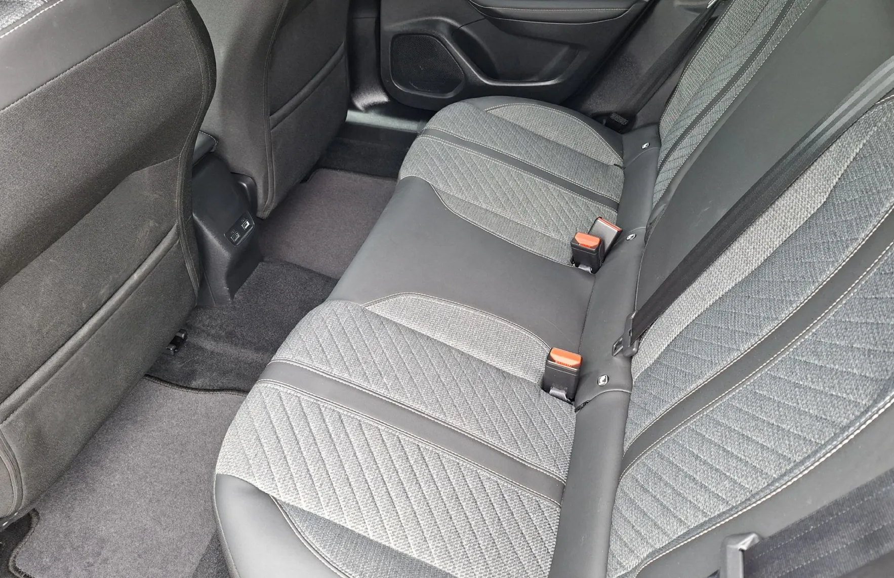 Zunanja slika - Peugeot 2008 - ALLURE 1.2 PURE TECH 130 EAT8 - 7