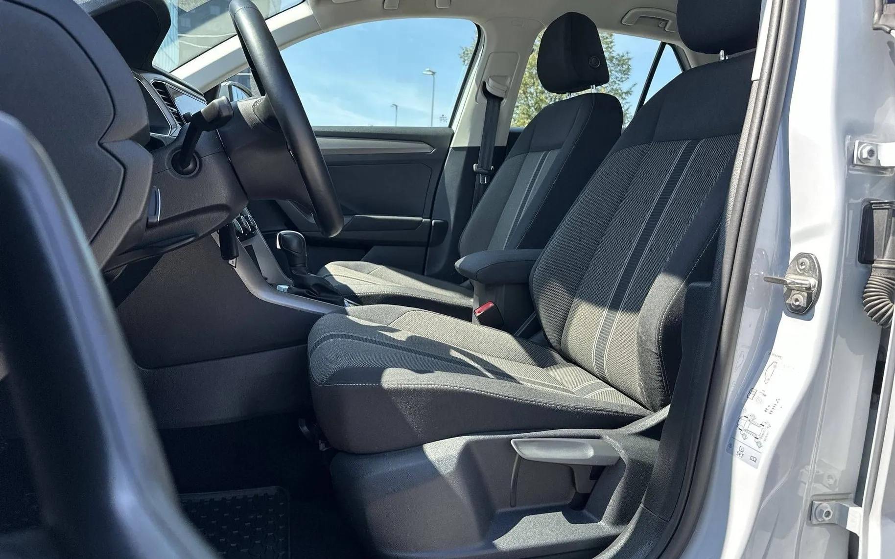 Notranja slika - Volkswagen T-Roc - 1.5 TSI BMT Style DSG - 10