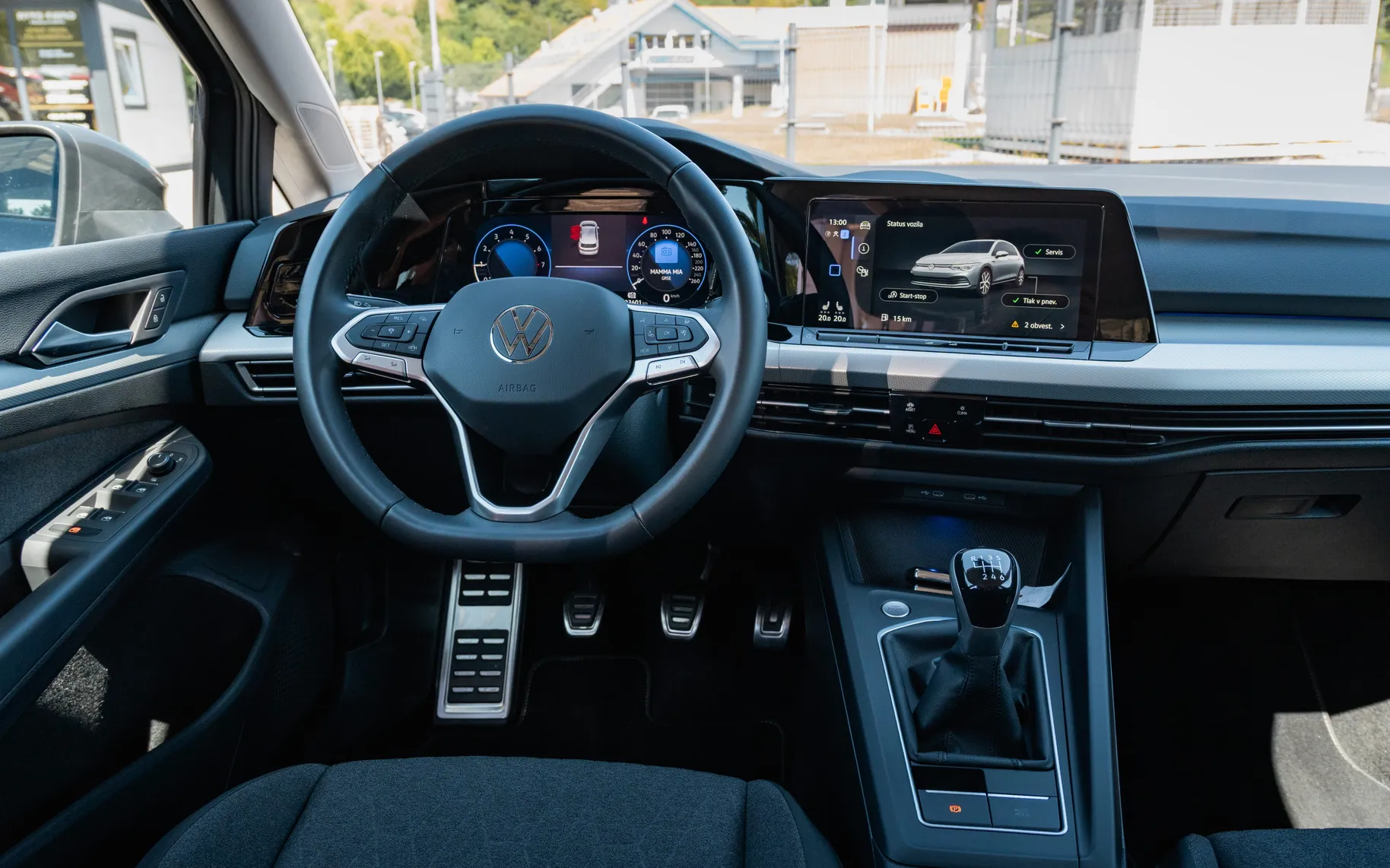 Notranja slika - Volkswagen Golf - 1,0 TSI BMT Life - 9