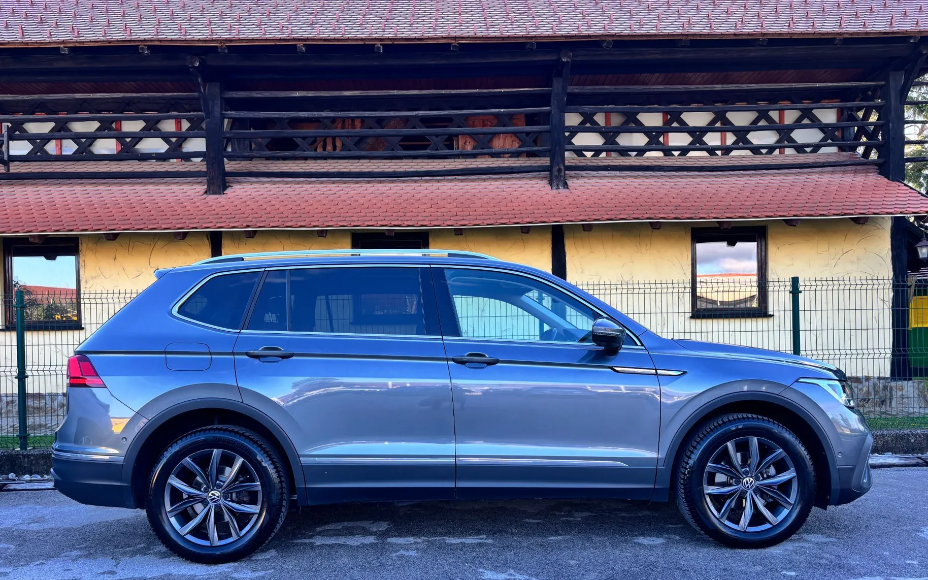 Zunanja slika - Volkswagen Tiguan - 2.0 TDI-1.LAST-7 SEDEŽEV-VIRTUAL-18COL-360 KAMERA - 6