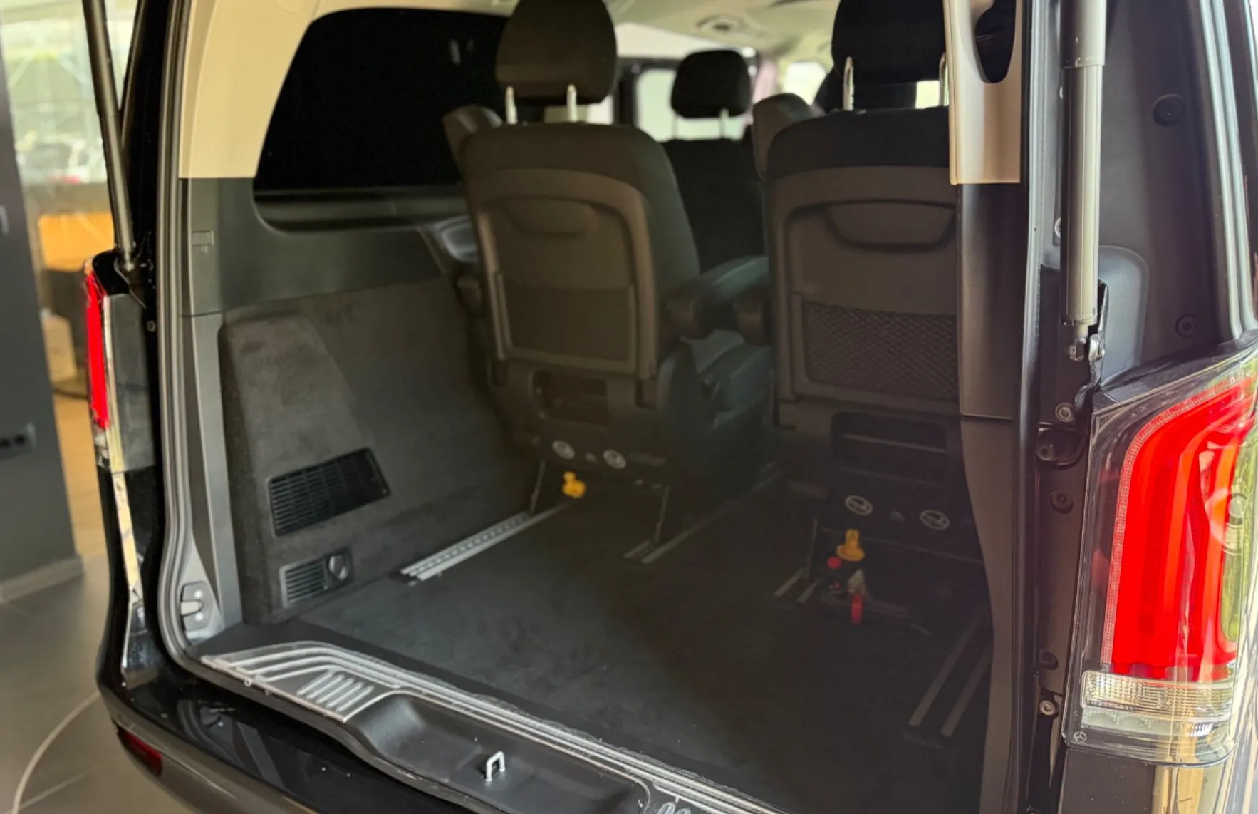 Zunanja slika - Mercedes-Benz V-Razred - 300d 4MATIC STYLE dolgi - 7