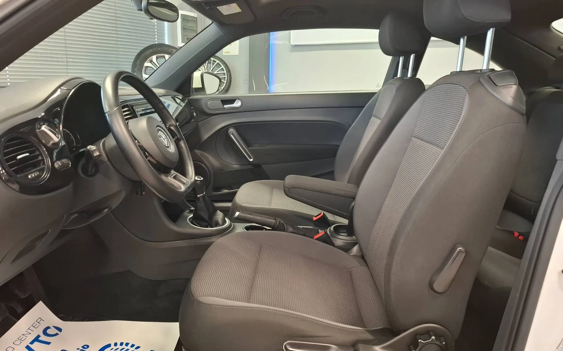 Notranja slika - Volkswagen Beetle - 1.2 TSI Design PANORAMA-GRETJE SEDEŽEV-ALU-TEMP - 9