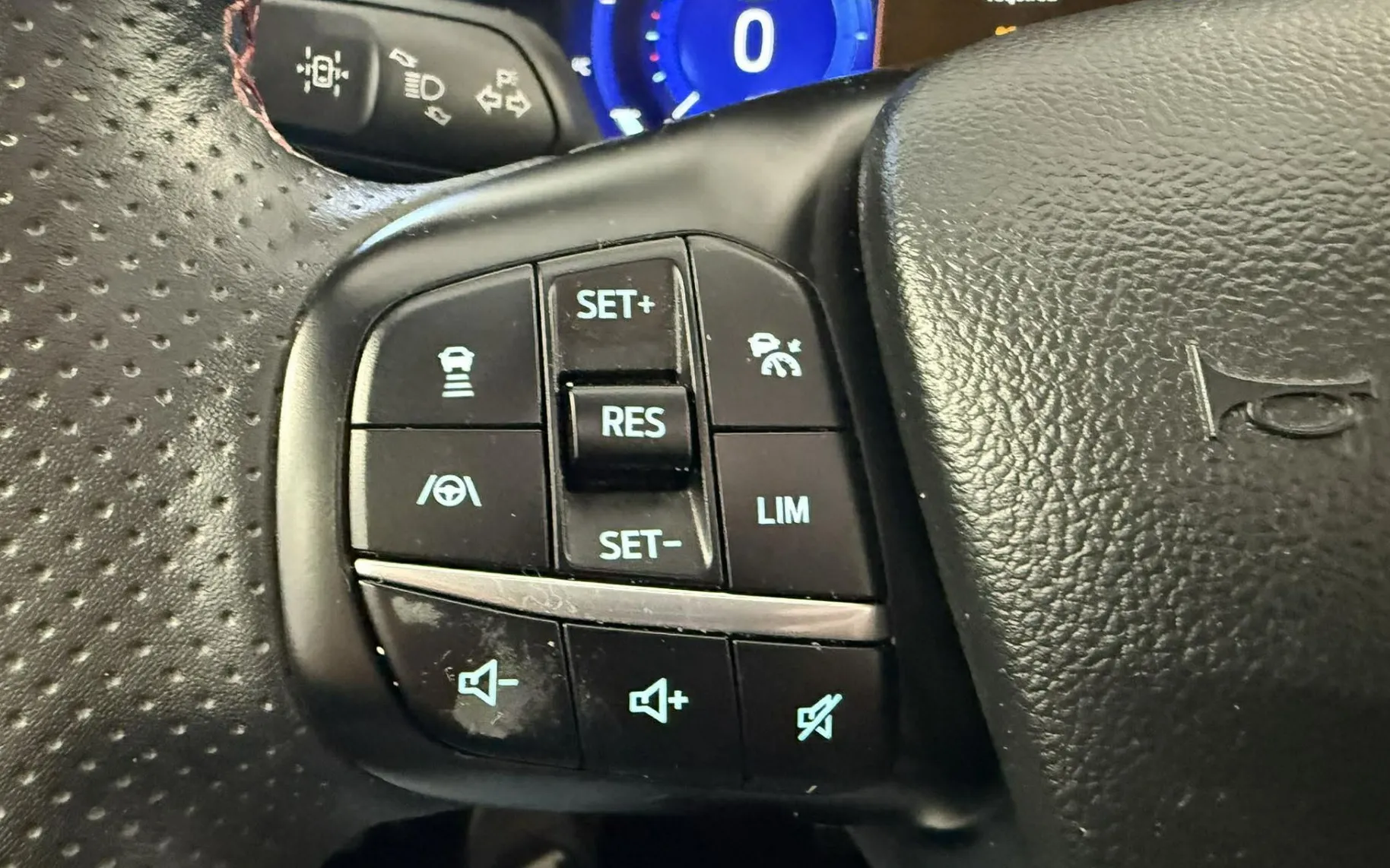 Notranja slika - Ford Kuga - 2.5 Duratec PHEV ST-Line X.NEMŠKI+4ALU.ACC.KAMERA - 13